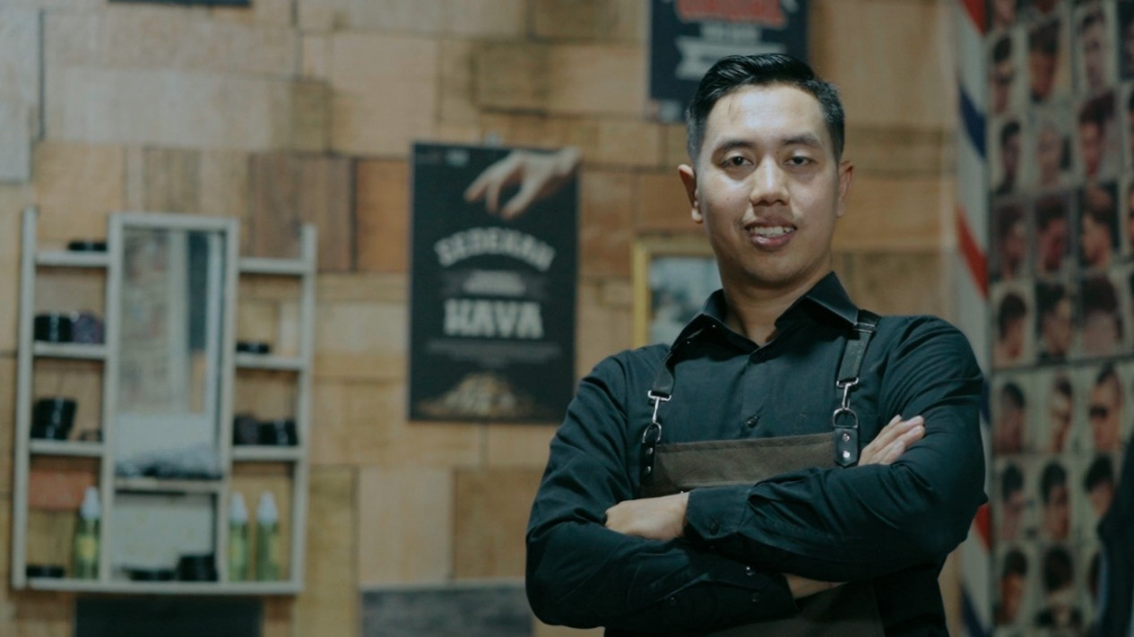 Sharp Looks, Peaceful Mind: The Secret of Cilacap's Favorite Barbershop